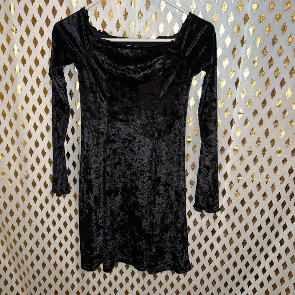 Hollister A-Line goth Black Crushed Velvet off shoulder Long Sleeve Dress w/Stre